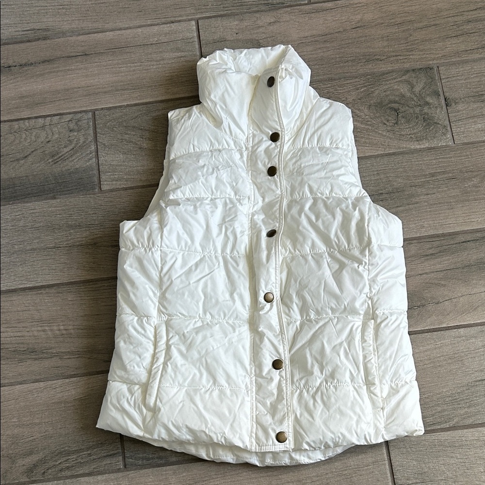 Old Navy White Puffer Vest